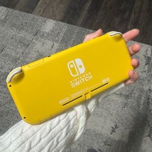 Nintendo Switch Lite - Bright Yellow